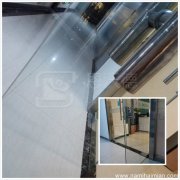 玻璃門上的頑固水漬如何清洗干凈？用納米海綿